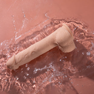 Honey Play Box – Kenzo – Big Realistic Thrusting Dildo  9.5" (App Controlled)