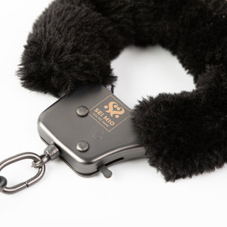 SEI MIO - Cuff Love - Furry Metal Handcuffs